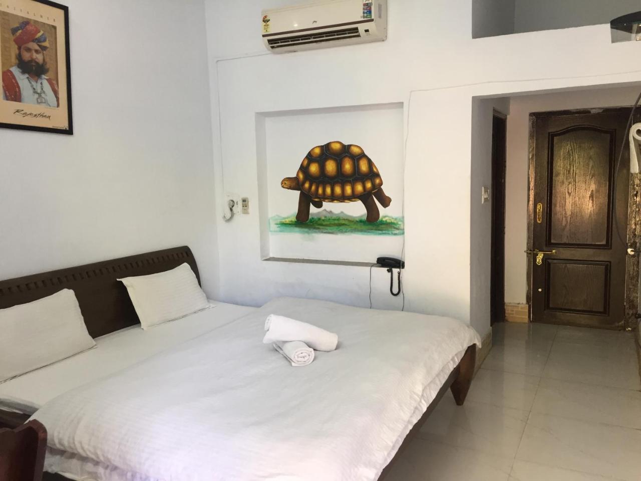 Pushkar Vela Resort Bagian luar foto